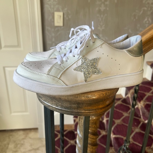 Michael Kors, ladies white and silver sneaker excellent condition size 10 - Picture 9 of 12